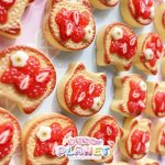 画像2: 猫型食パン　いちご添え (2)