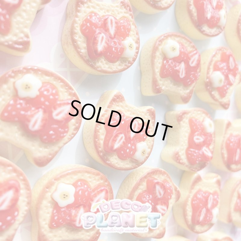 画像2: 猫型食パン いちご添え (2)