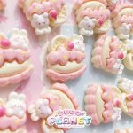 画像2: ピンクケーキ　ちょこんとウサギのせ (2)