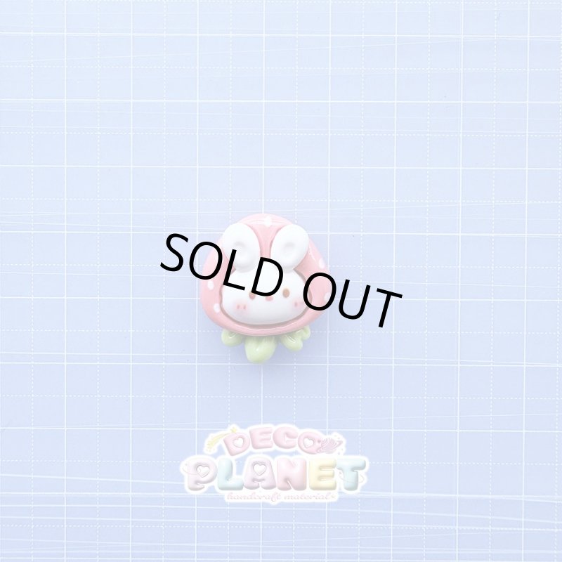 画像3: いちごの着ぐるみをきた　白うさぎちゃん (3)